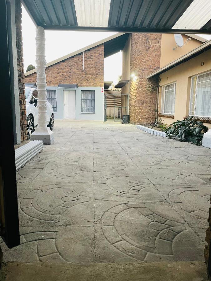 Host Hub Guest House Kempton Park Exterior foto