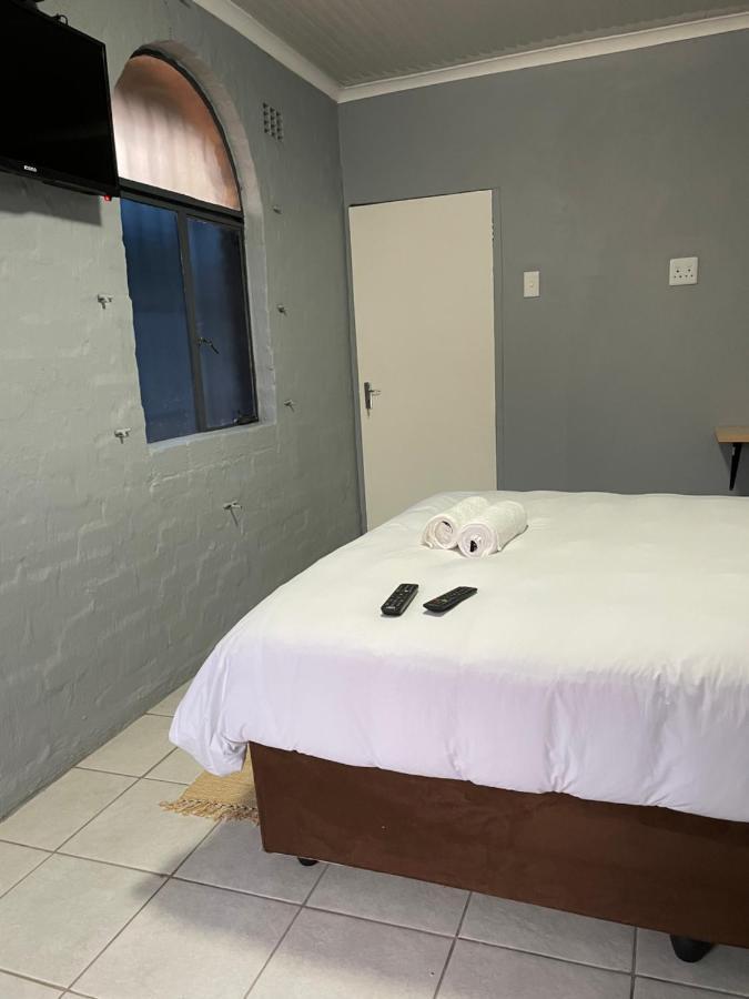 Host Hub Guest House Kempton Park Exterior foto